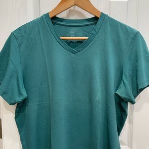 Calvin Klein Men’s Ultra-soft Slim Fit V-neck T-Shirt, Small